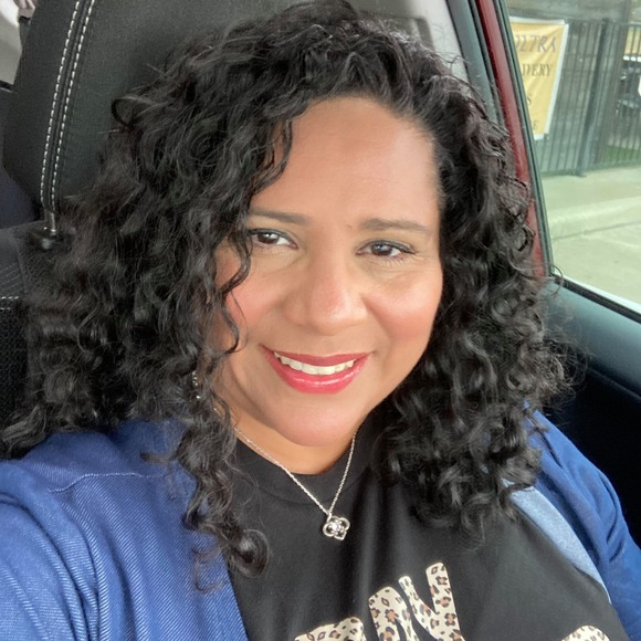 Profile Picture of Susan Hacker (@sswilli2u) on Poshmark