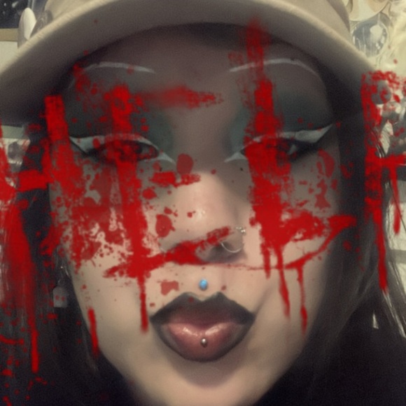 Profile Picture of Luisa Fierros (@funkyybread1312) on Poshmark