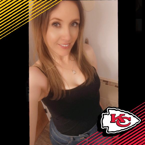 Nicole Huttie - Poshmark Profile Picture of Nicole Huttie (@nikki_h1015) on Poshmark