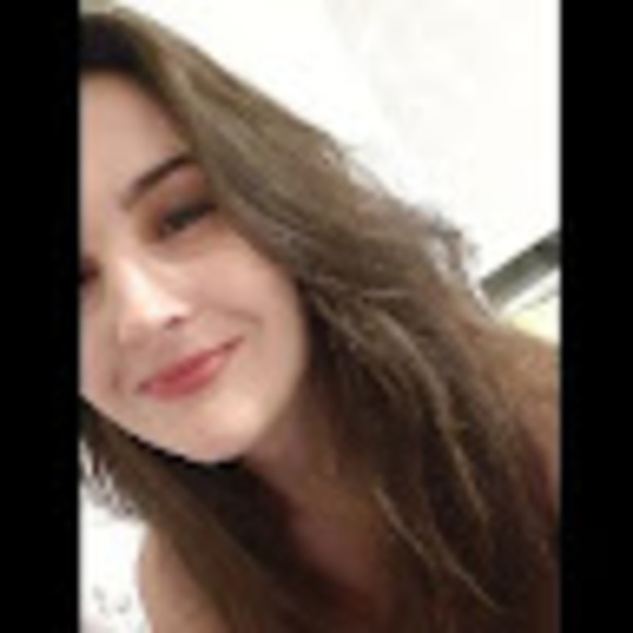 Profile Picture of Hettyelizabeth Oldfield (@hheettttyy) on Poshmark