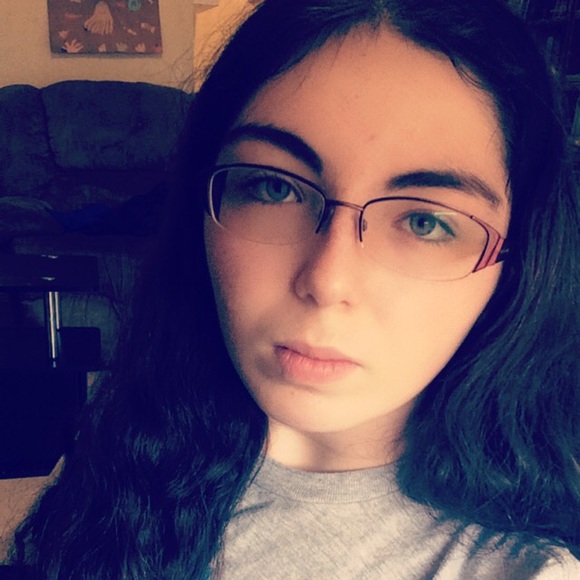 Profile Picture of Ruthie Schranz (@ruthiesc) on Poshmark