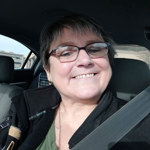 Profile Picture of Tonya Stroud (@tonyammoore) on Poshmark