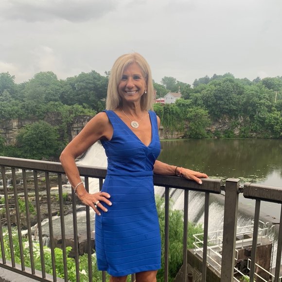 Profile Picture of Barbara Karidis thomas (@barb501) on Poshmark