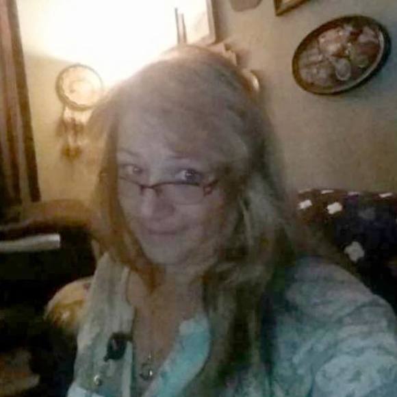 Profile Picture of Kim Auerbach (@fxdlchick) on Poshmark