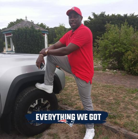 Profile Picture of Damion Moncrieffe (@dmoncrieffe) on Poshmark