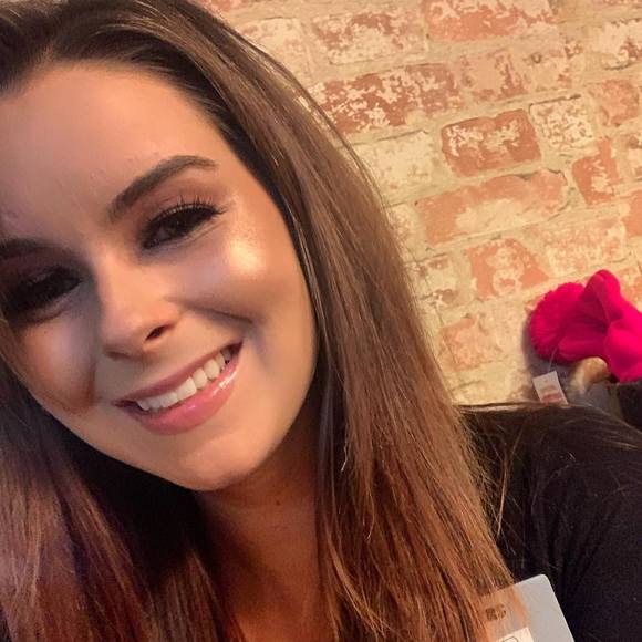 Profile Picture of Jennifer Mrusek (@jennifer_mrusek) on Poshmark