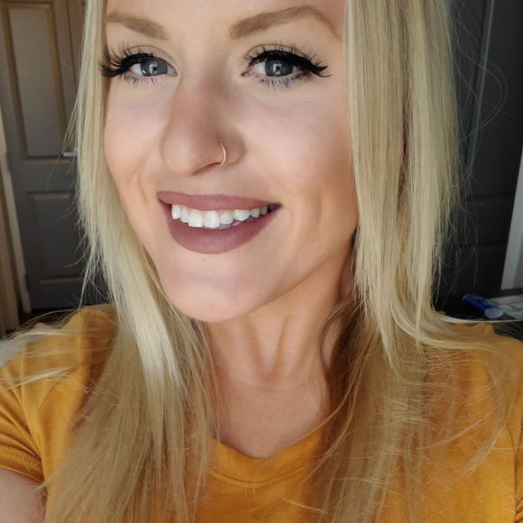 Profile Picture of Ivy Krein (@ivymay22) on Poshmark