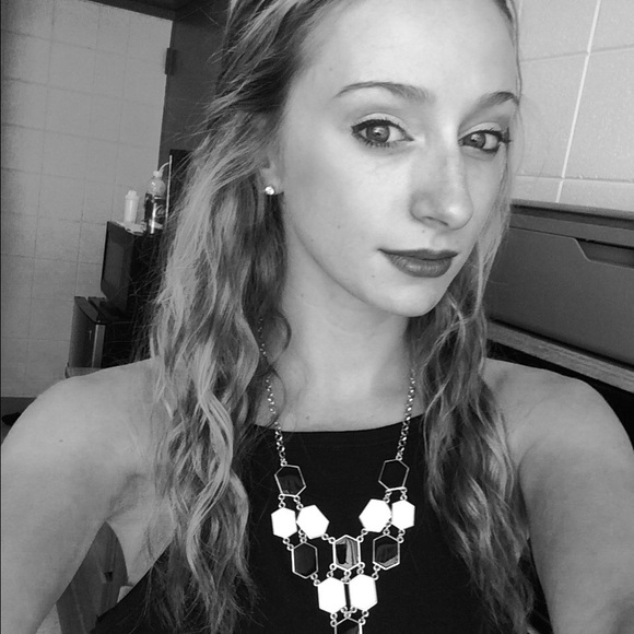 Profile Picture of Annie Daab (@annnaie) on Poshmark