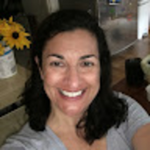 Profile Picture of Liesl Reichelt (@lmr3797) on Poshmark
