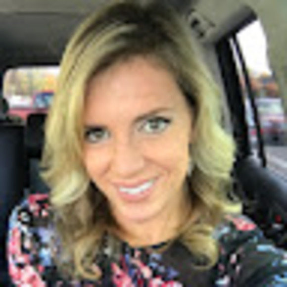 Profile Picture of Julia Voss (@juletoned) on Poshmark