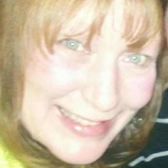 Profile Picture of Karen Schultz (@karen196262) on Poshmark