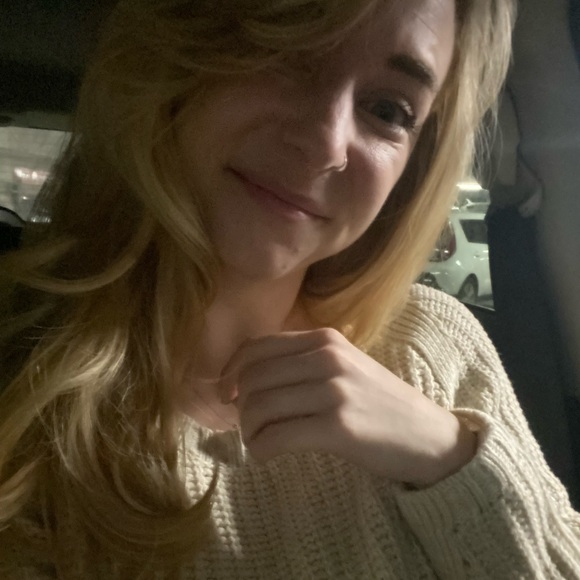 Profile Picture of Grace Hoadley (@gracehoadley) on Poshmark