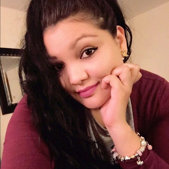 Profile Picture of Lilian Avalos (@lilian85) on Poshmark