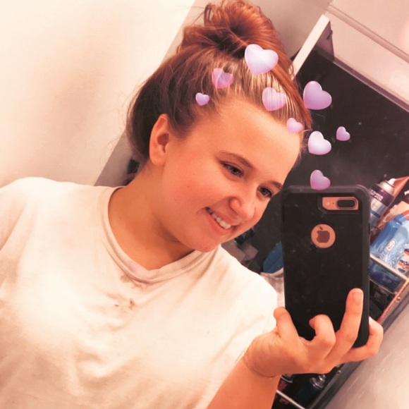 Profile Picture of Mackenzie Pettibone (@mackenziep19) on Poshmark