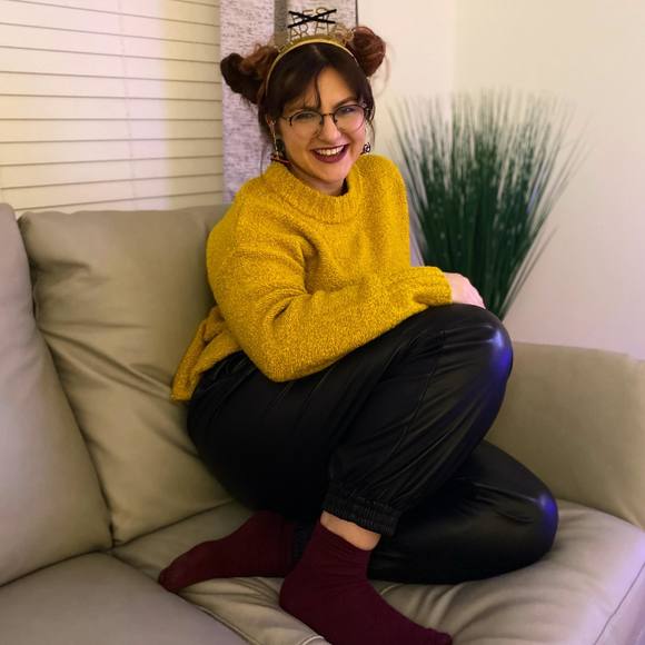 Profile Picture of Molly Bernoski (@mbernoski) on Poshmark