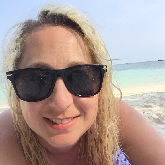 Dede Vilven - Poshmark Profile Picture of Dede Vilven (@dvilven) on Poshmark