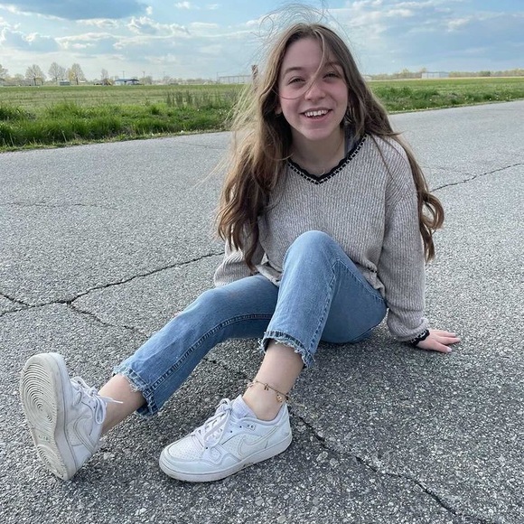 Karlie Cooper - Poshmark Profile Picture of Karlie Cooper (@ckarlie382) on Poshmark