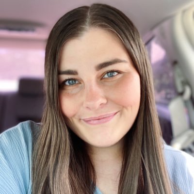 Profile Picture of Danielle Clark 🌻 (@daniellleclark) on Twitter