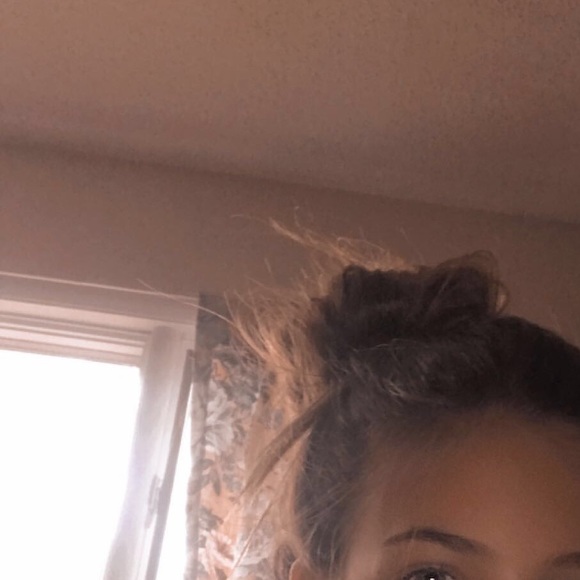 Profile Picture of Paisley Crudgington (@paiscrudg20) on Poshmark