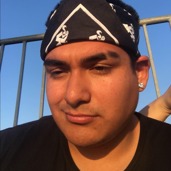 Fabian Robles - Poshmark Profile Picture of Fabian Robles (@fabianrobles98) on Poshmark
