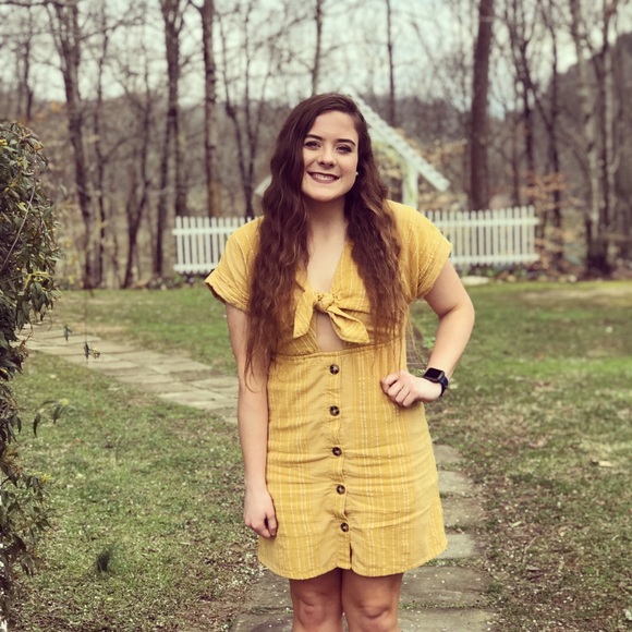 Olivia Naylor - Poshmark Profile Picture of Olivia Naylor (@olivianaylor) on Poshmark