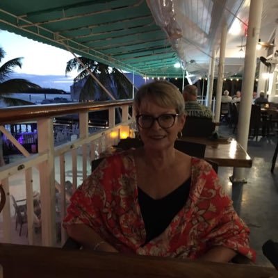 Profile Picture of Apple Donna (@AppleDonna2) on Twitter