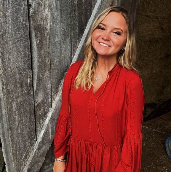 Profile Picture of Hannah Winters (@hannahwinter503) on Poshmark