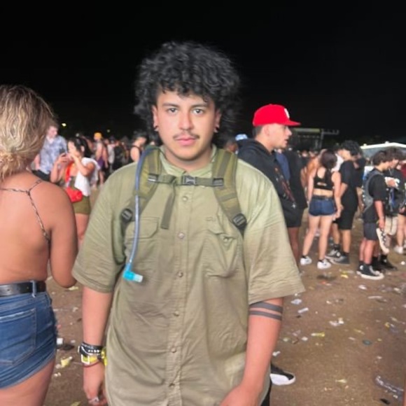 Profile Picture of Ivan Ivan (@chowdyyy) on Poshmark