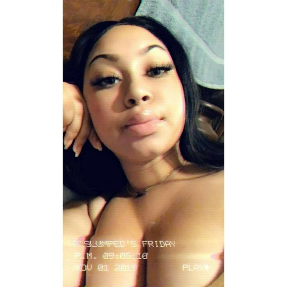 Profile Picture of Ariel Benjamin (@a_slumped) on Poshmark