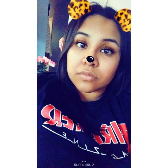 Profile Picture of Iris Santana (@199x4) on Poshmark