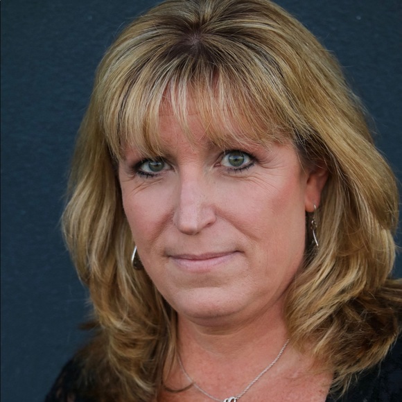 Profile Picture of Diane Marmann (@esqdpm) on Poshmark