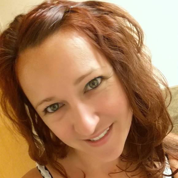 Profile Picture of Melissa Andersen (@aqtmel) on Poshmark