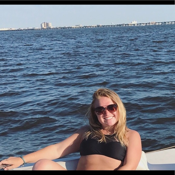 Kasey Sheahan - Poshmark Profile Picture of Kasey Sheahan (@kasheahan) on Poshmark