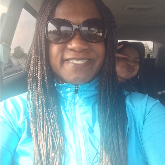 Profile Picture of Sheila Miles (@sheilamiles) on Poshmark