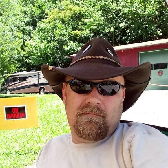 Profile Picture of Frank Barlow (@fbarlow260) on Poshmark