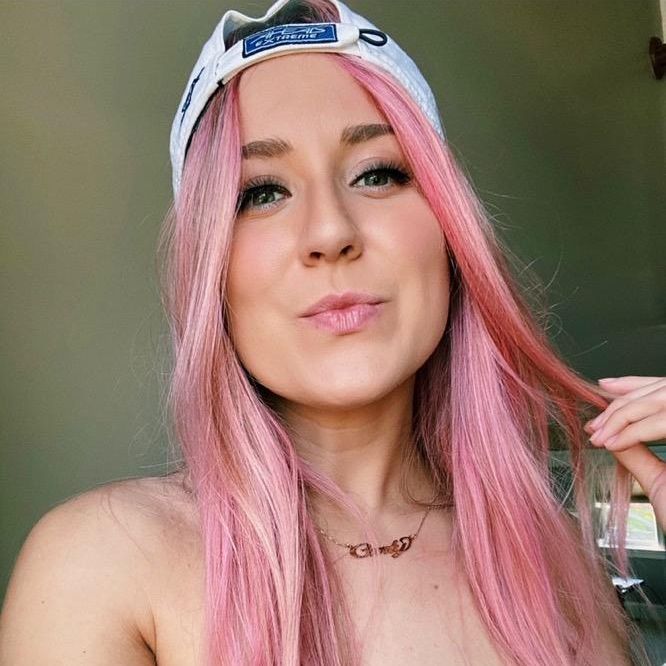 Profile Picture of carly (@@carlesbarkley) on Tiktok