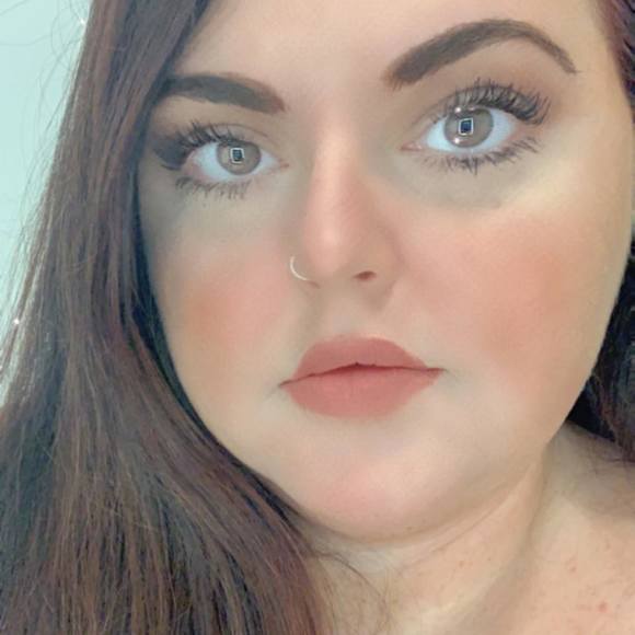 Profile Picture of Autumn Osborne (@autumn_pretzel) on Poshmark