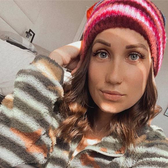 Profile Picture of Kami Christensen (@kamibomb) on Poshmark
