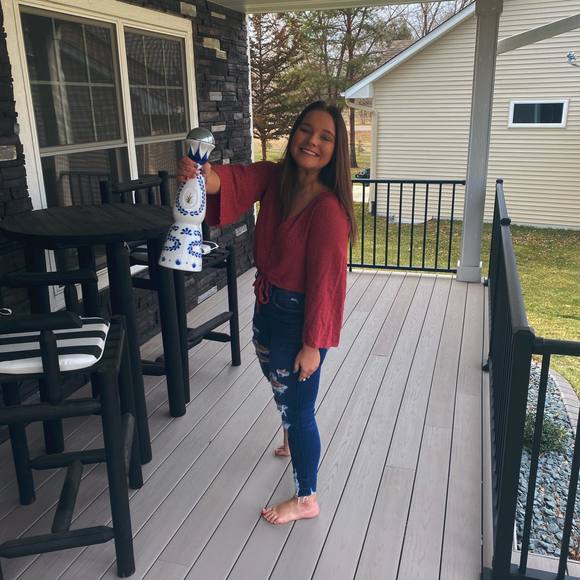 Profile Picture of Emma Nebben (@enebben) on Poshmark
