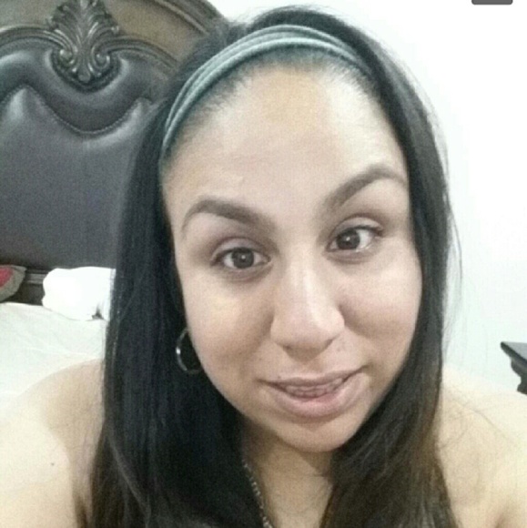 Profile Picture of Mary Martinez (@maryguer) on Poshmark