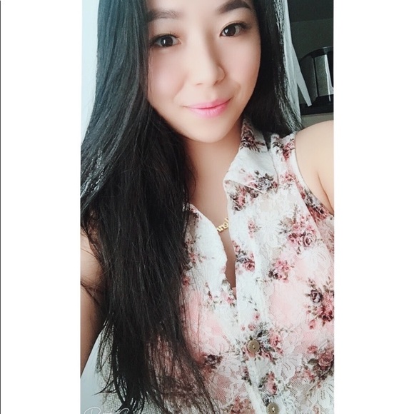 Profile Picture of Jenny Lu (@lujenny820) on Poshmark