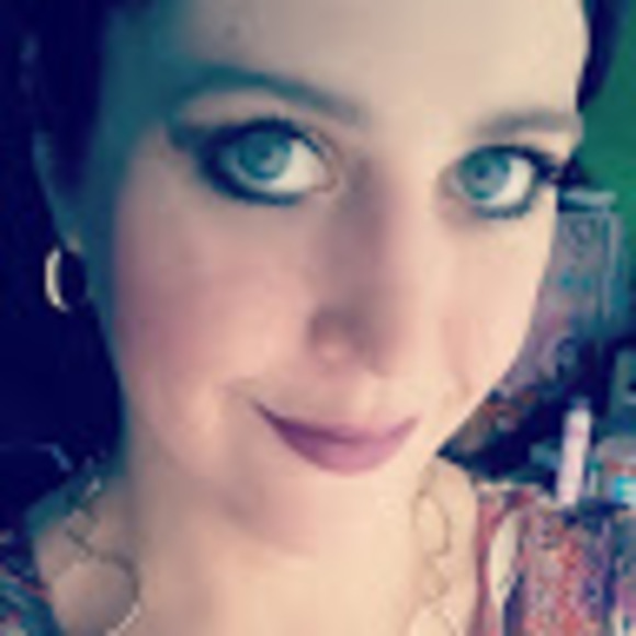 Profile Picture of Danielle Sidler (@dsidler85) on Poshmark
