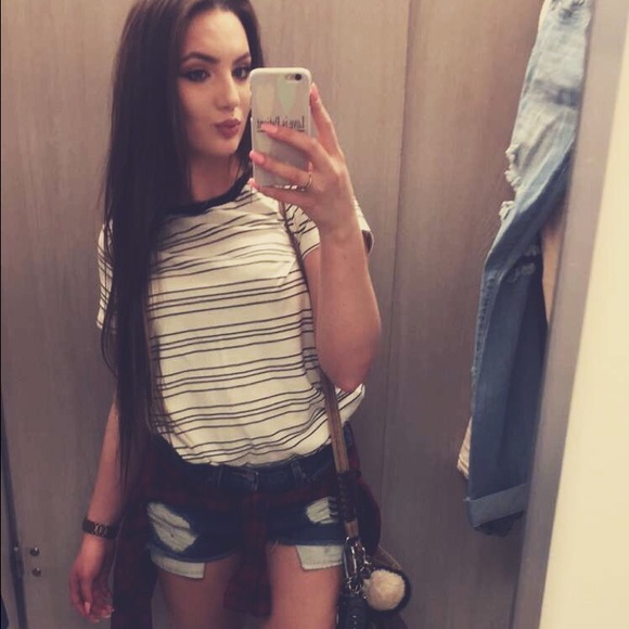 Profile Picture of Elvera Kalinovskaya (@itselveraa) on Poshmark