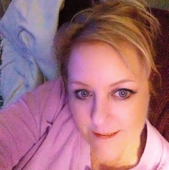 Profile Picture of Theresa Parsell (@tparsell62) on Poshmark