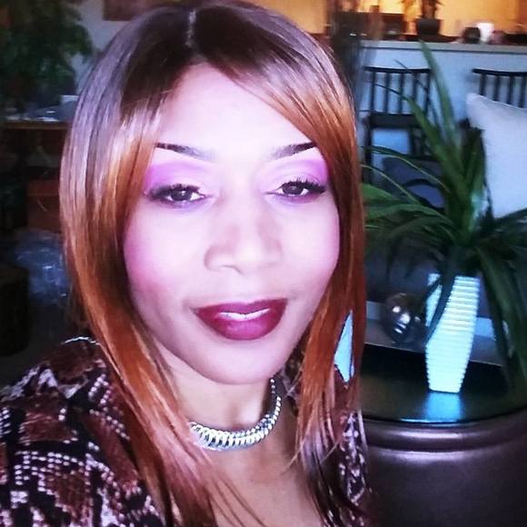 Profile Picture of Kelli Williams (@divaniqtress) on Poshmark