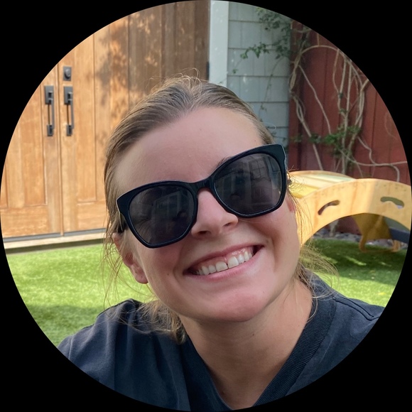Profile Picture of Alaina Sharpshair (@asharpshair) on Poshmark