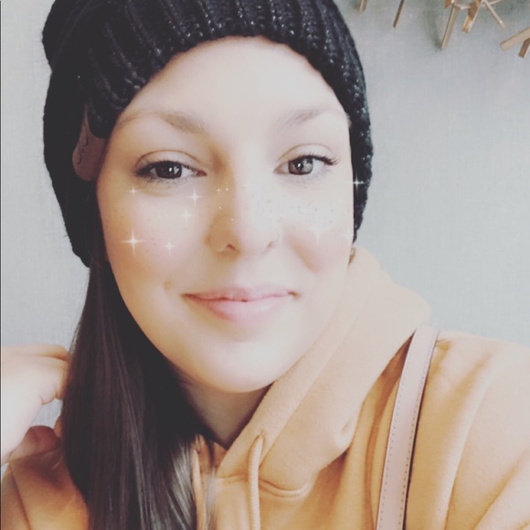 Profile Picture of Monica Wigal (@monicawigal) on Poshmark