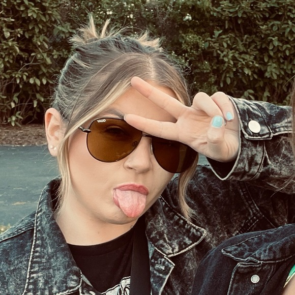 Profile Picture of Kelsi Snyder (@kelsisnyder14) on Poshmark