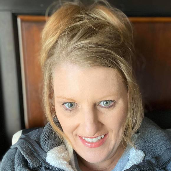 Profile Picture of Heather Karow (@heatherkarow) on Poshmark
