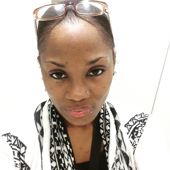 Profile Picture of Shambra Holmon (@sholmon11) on Poshmark